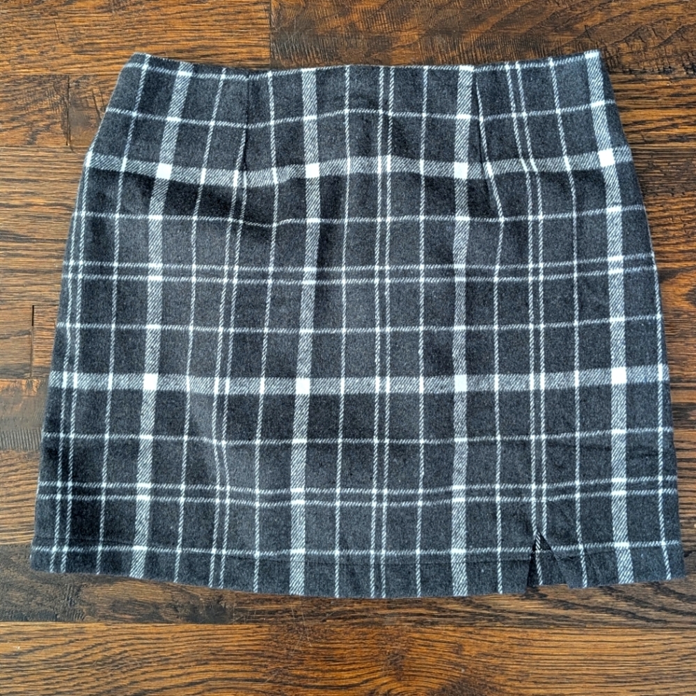 Pink lily plaid mini skirt size medium